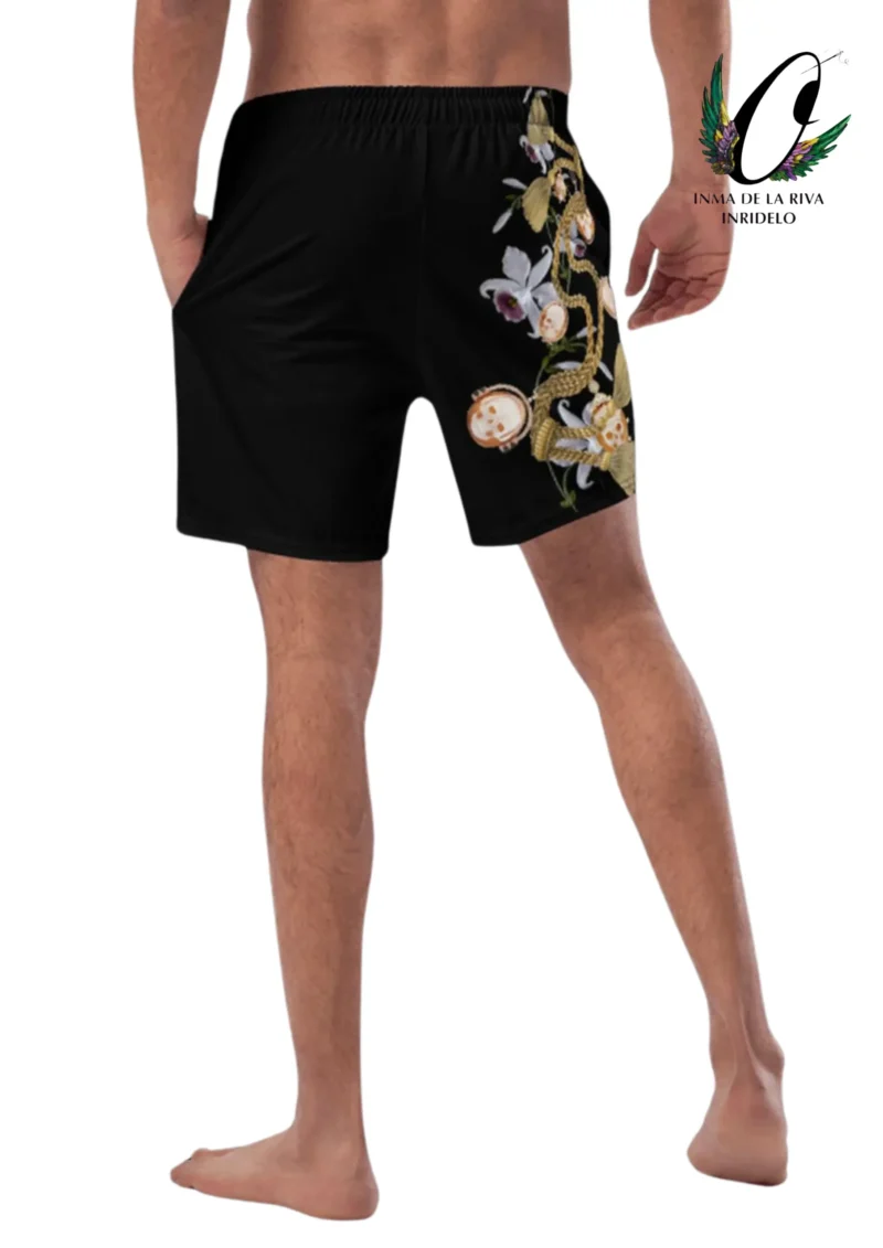 Modelo Hombre Posando con Orquídeas y Camafeos