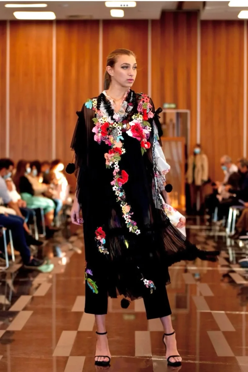 Fantasías Florales – Conjunto de Poncho 3D y Mono Pantalón Largo