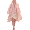 Rosa de Francia – Conjunto de Alta Costura con Capa de Volantes y Vestido Lencero